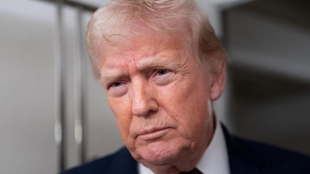 Trump announces 25% tariff on countries doing business with Iran following protest crackdown