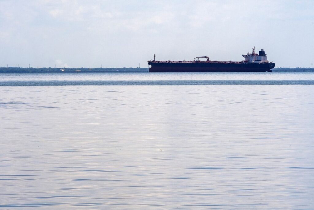 "Do Not Engage": Five Gulf Nations Issue Unprecedented Warning - Reject Iran's Hormuz Authority and Tell Ships to Ignore Tehran's Route Orders