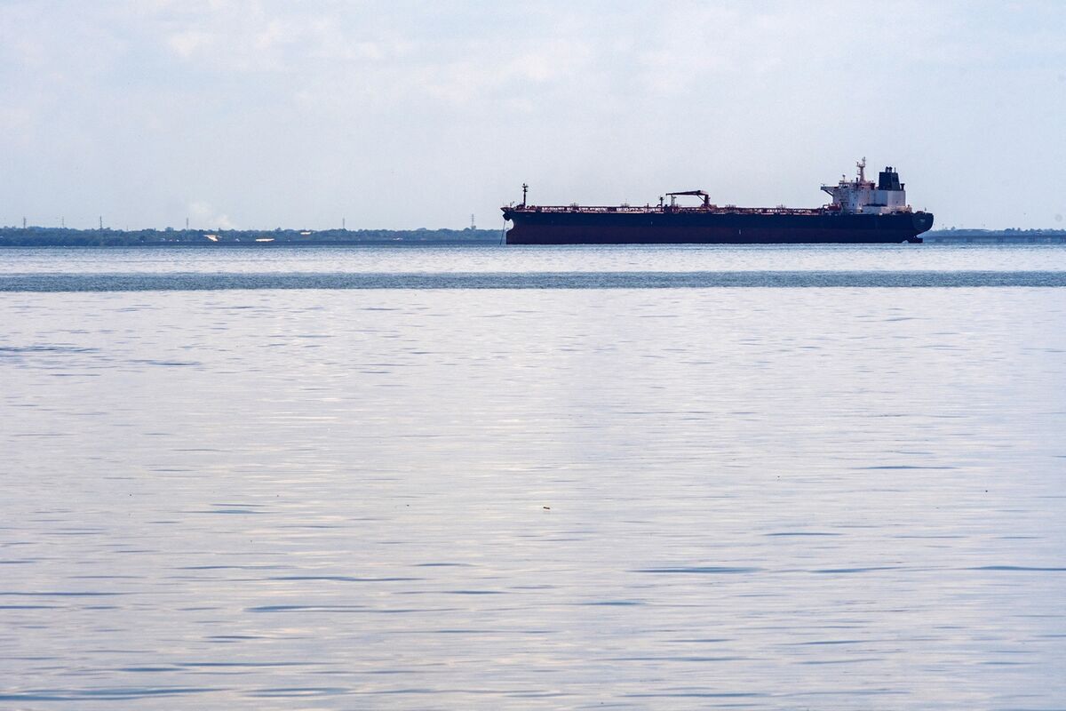 "Do Not Engage": Five Gulf Nations Issue Unprecedented Warning - Reject Iran's Hormuz Authority and Tell Ships to Ignore Tehran's Route Orders