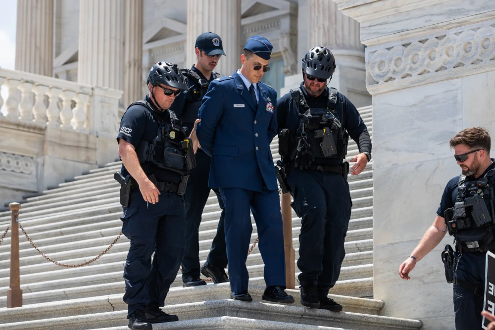 "The Bill Must Come Due": Active-Duty Air Force Major Jason Watson Arrested on Capitol Steps in Uniform While Calling for Trump and Vance's Impeachment, Risking 20-Year Military Career