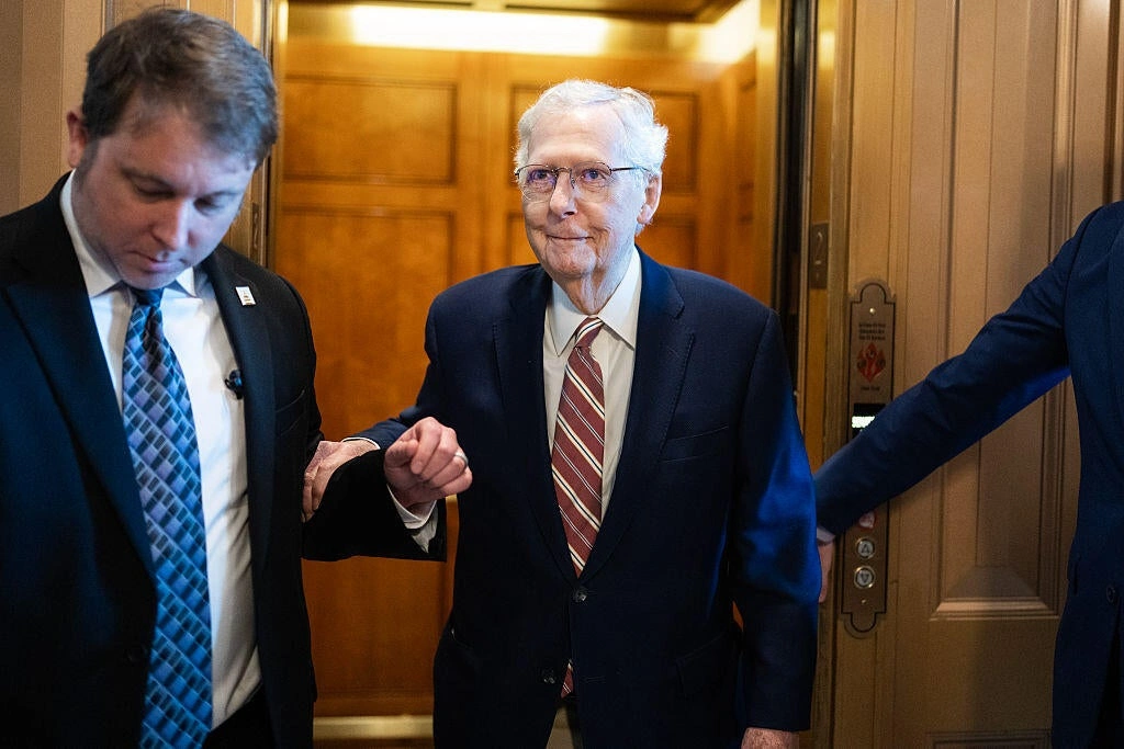 Mitch McConnell Health Scare Exposed: EMS Called to His Home for Cardiac Arrest as America Asks "Is He Alive?"